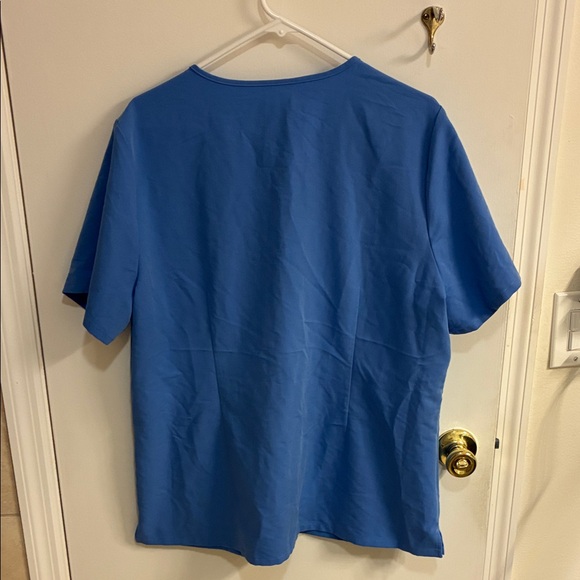 Figs Blue V-Neck Casma Scrub Top in Sz XXL - Picture 5 of 8